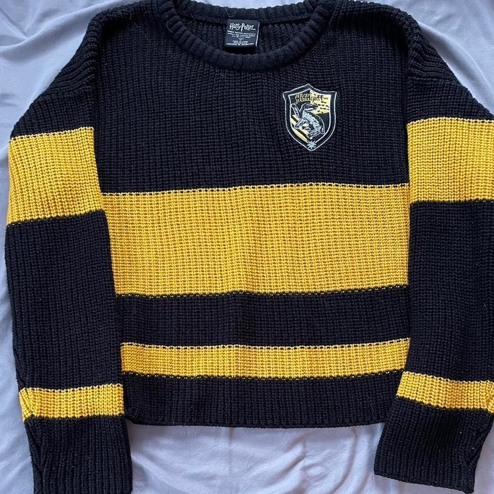 Harry Potter black and yellow Hufflepuff knit sweater. From Hot Topic, size XL